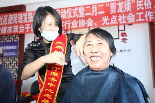 美女av